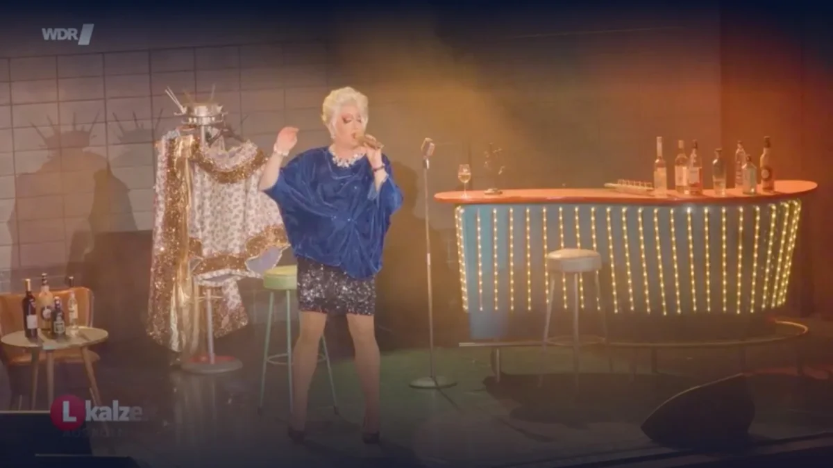 Karnevalsschlager: Travestie-Star "Julie Voyage" singt Ründeroth-Lied